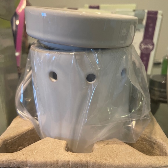 Scentsy Amala White Scenty Warmer - Picture 2 of 4